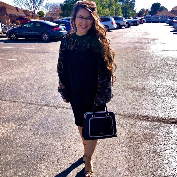 • H E L L O • - Picture 2 of 4